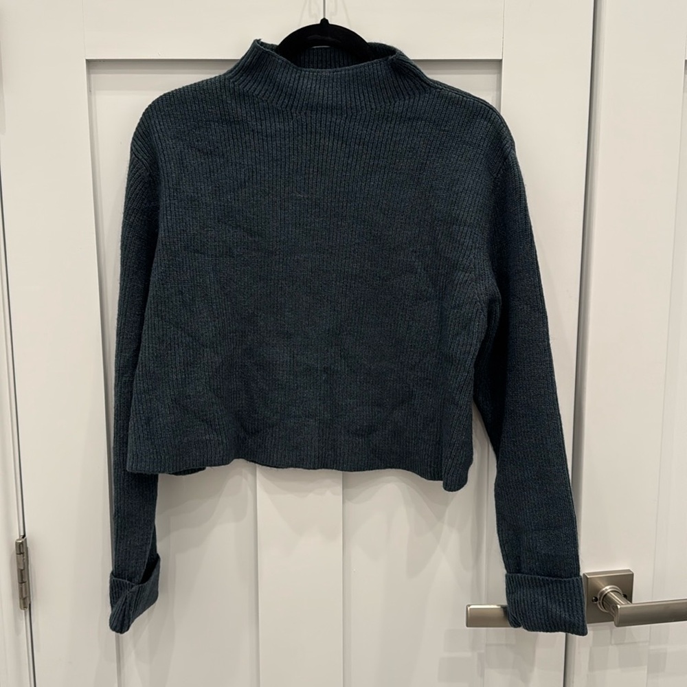 Vici cropped dark teal sweater